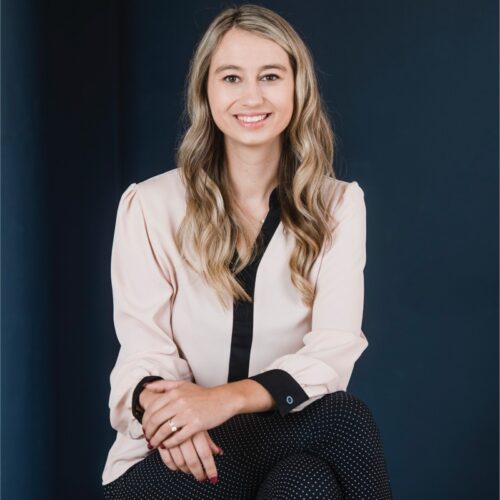 Anna Lensing Headshot
